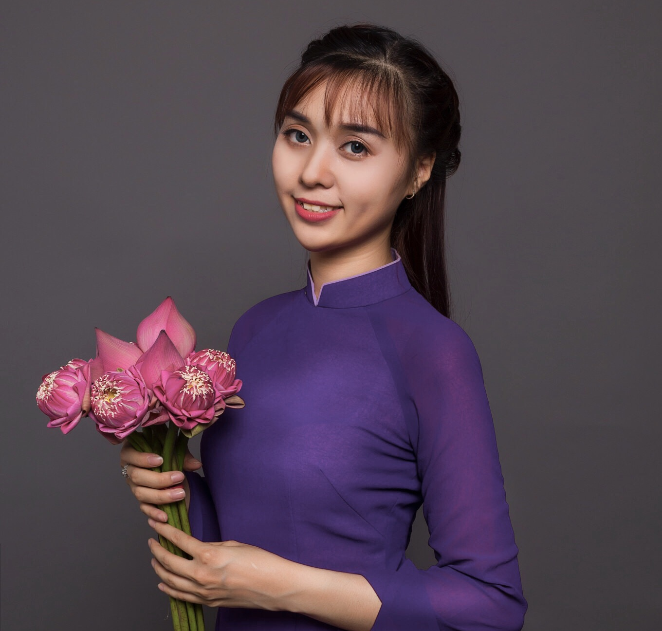 Cô gái dân tộc Hoa tranh tài tại Miss Photogenic Vietnam